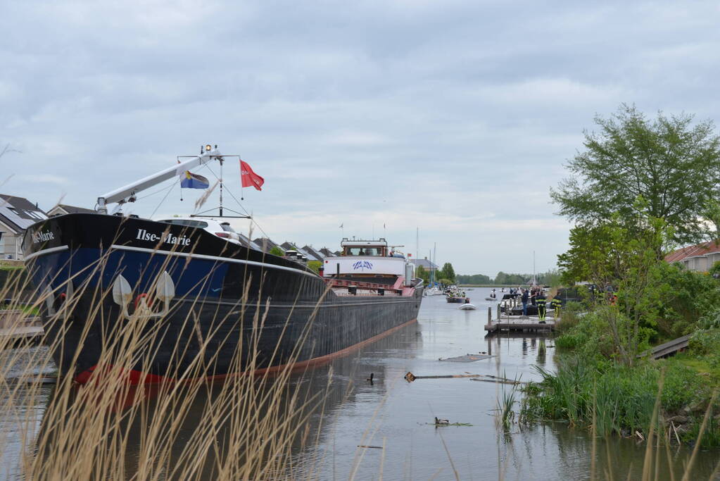 Vrachtschip Ilse-Marie ramt meerdere boten