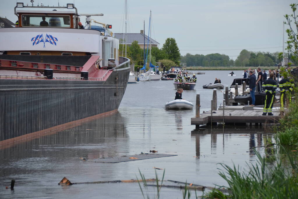 Vrachtschip Ilse-Marie ramt meerdere boten