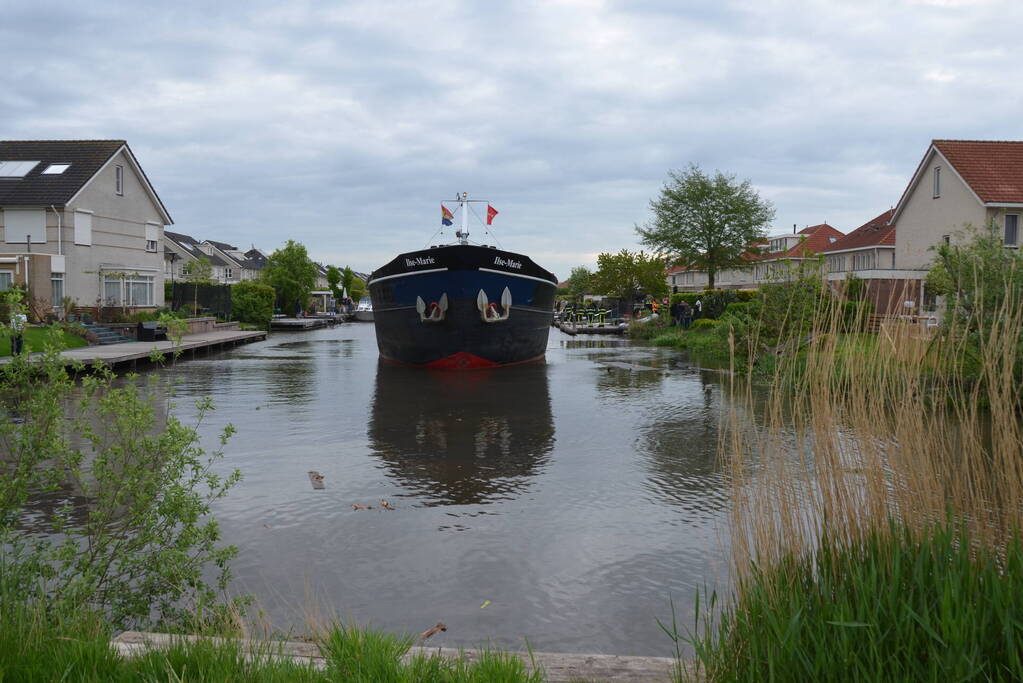 Vrachtschip Ilse-Marie ramt meerdere boten
