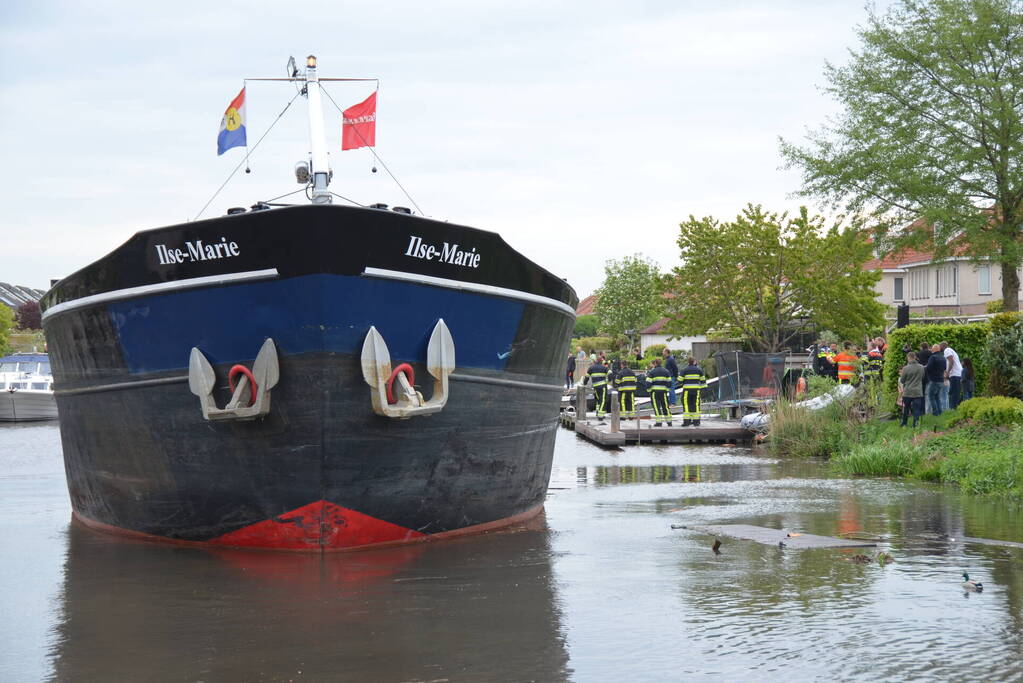 Vrachtschip Ilse-Marie ramt meerdere boten