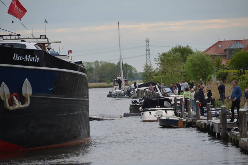 Vrachtschip Ilse-Marie ramt meerdere boten