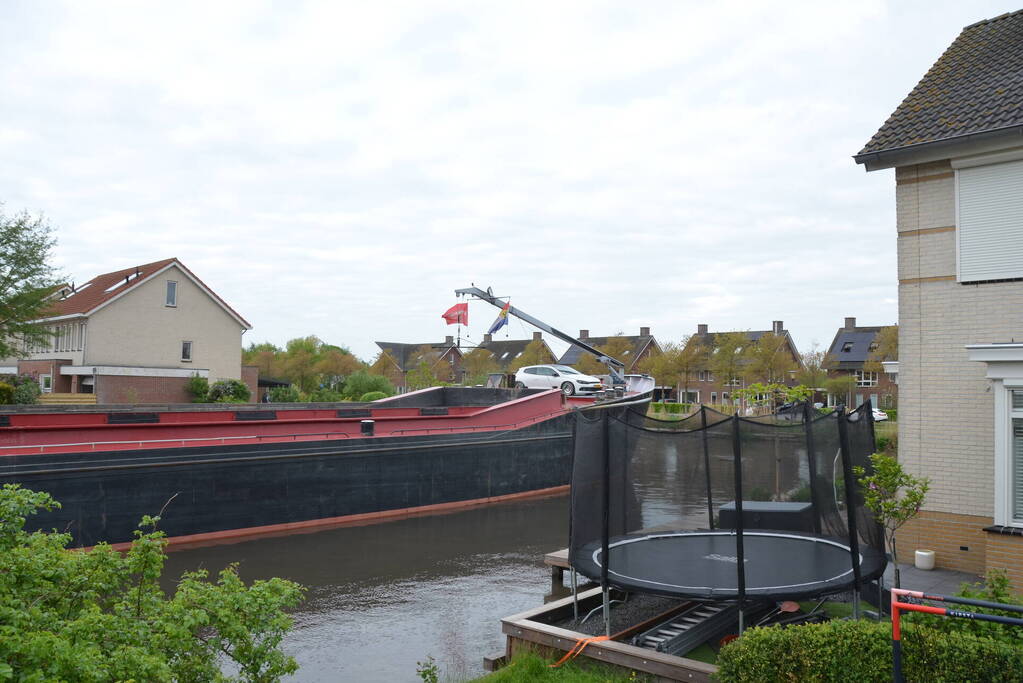 Vrachtschip Ilse-Marie ramt meerdere boten