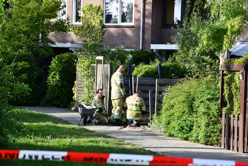Gasleiding geraakt bij plaatsen van schuttingpaal