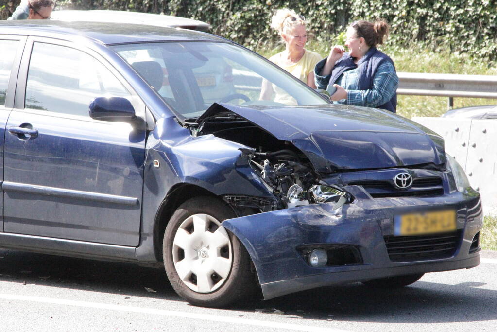 Vijf auto's betrokken bij kettingbotsing op snelweg