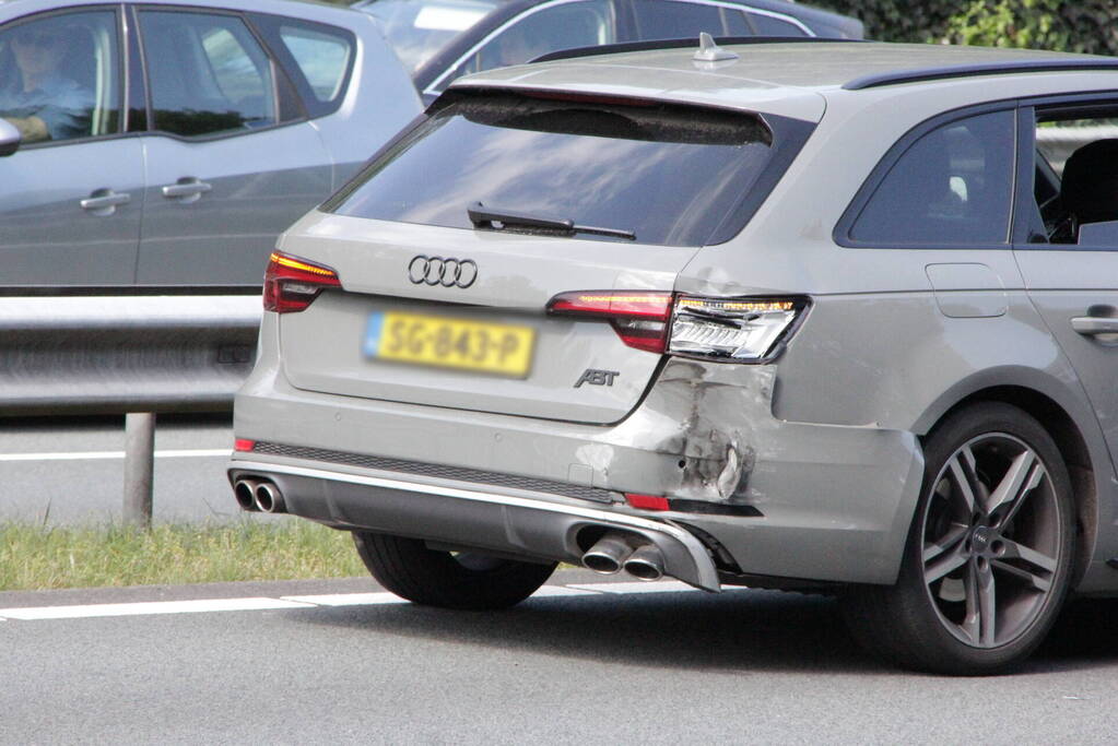 Vijf auto's betrokken bij kettingbotsing op snelweg