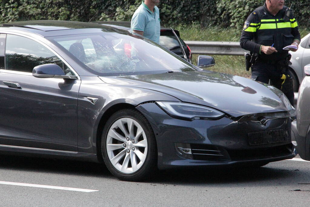 Vijf auto's betrokken bij kettingbotsing op snelweg