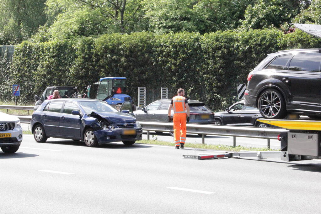 Vijf auto's betrokken bij kettingbotsing op snelweg