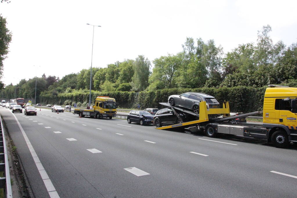Vijf auto's betrokken bij kettingbotsing op snelweg
