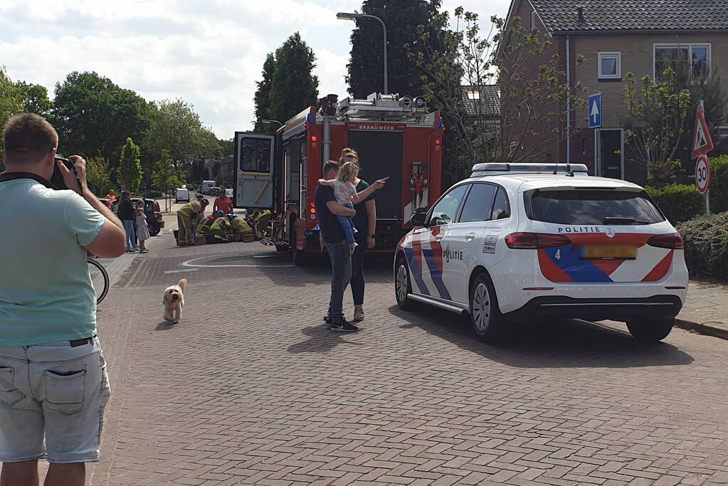 Kind vast in spaken van fiets