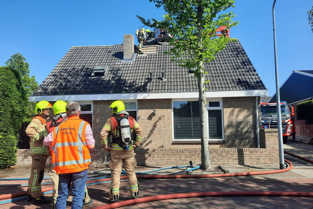 Brand in dak van woning door zonnepanelen