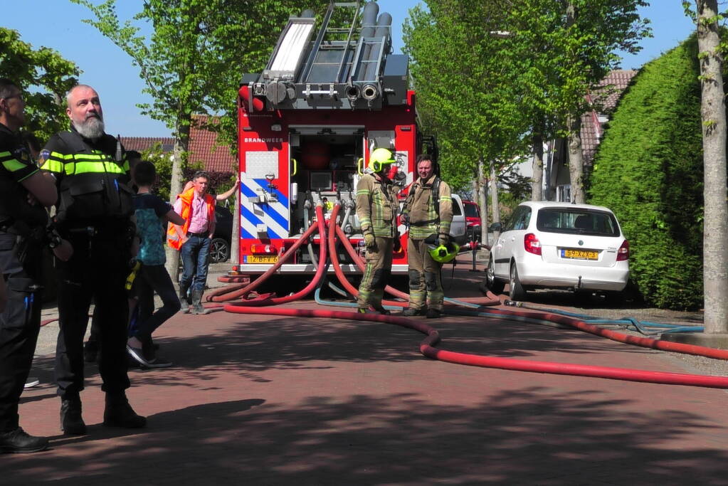 Brand in dak van woning door zonnepanelen
