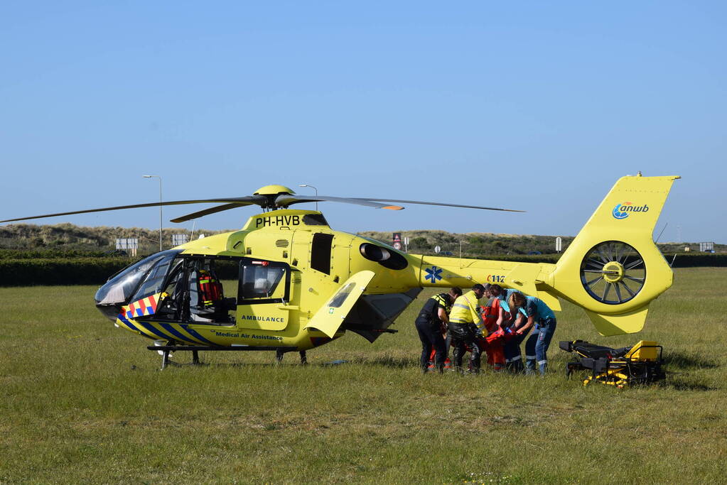 Slachtoffer met traumahelikopter naar ziekenhuis