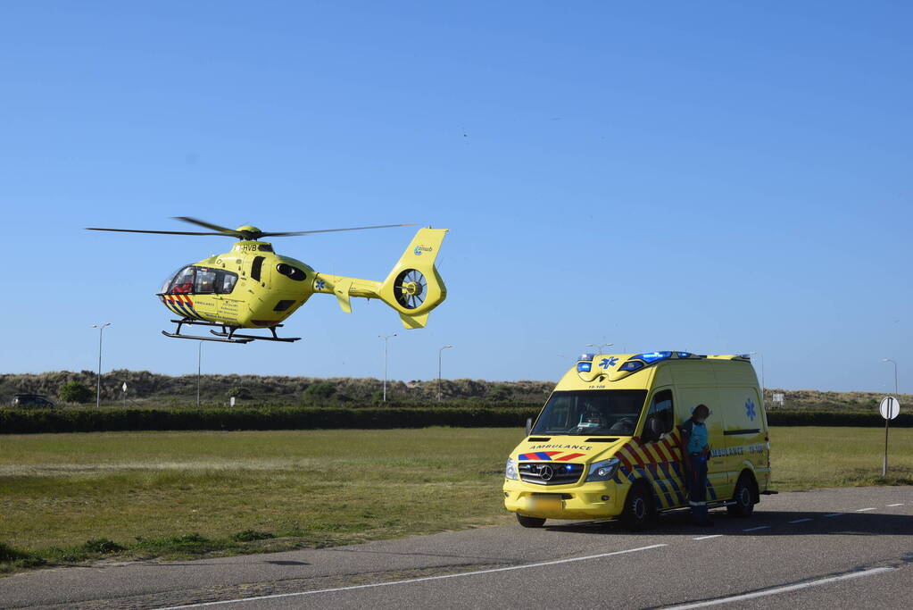 Slachtoffer met traumahelikopter naar ziekenhuis