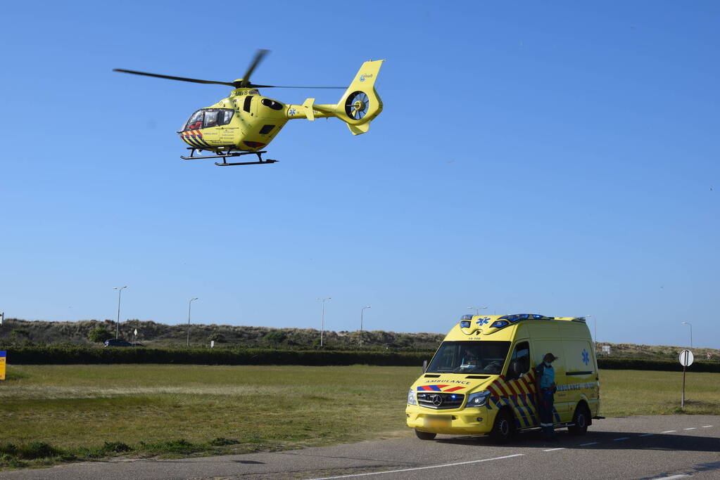 Slachtoffer met traumahelikopter naar ziekenhuis