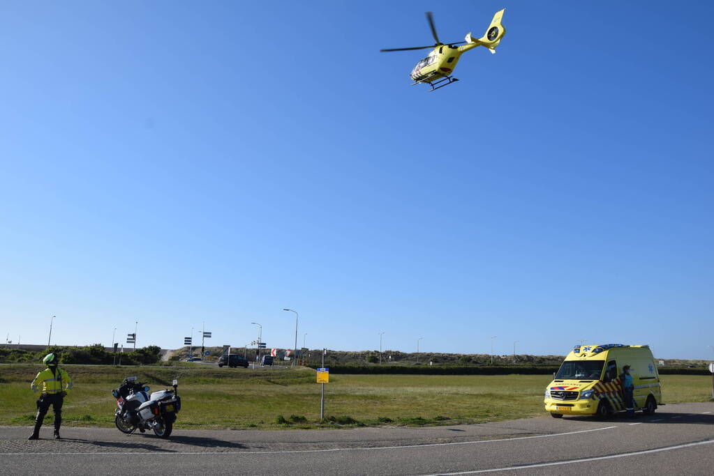 Slachtoffer met traumahelikopter naar ziekenhuis