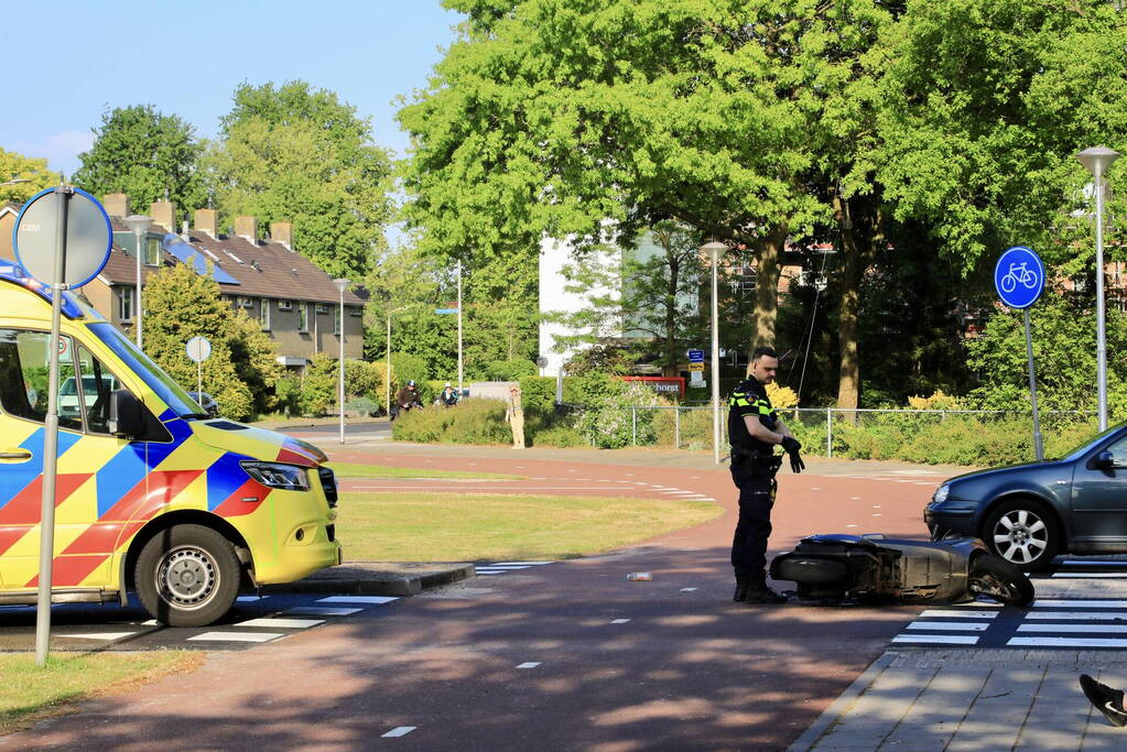 Scooter met twee opzittenden aangereden
