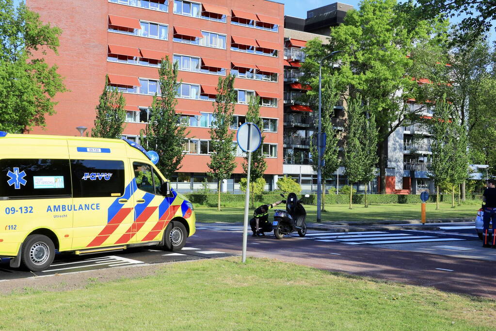 Scooter met twee opzittenden aangereden