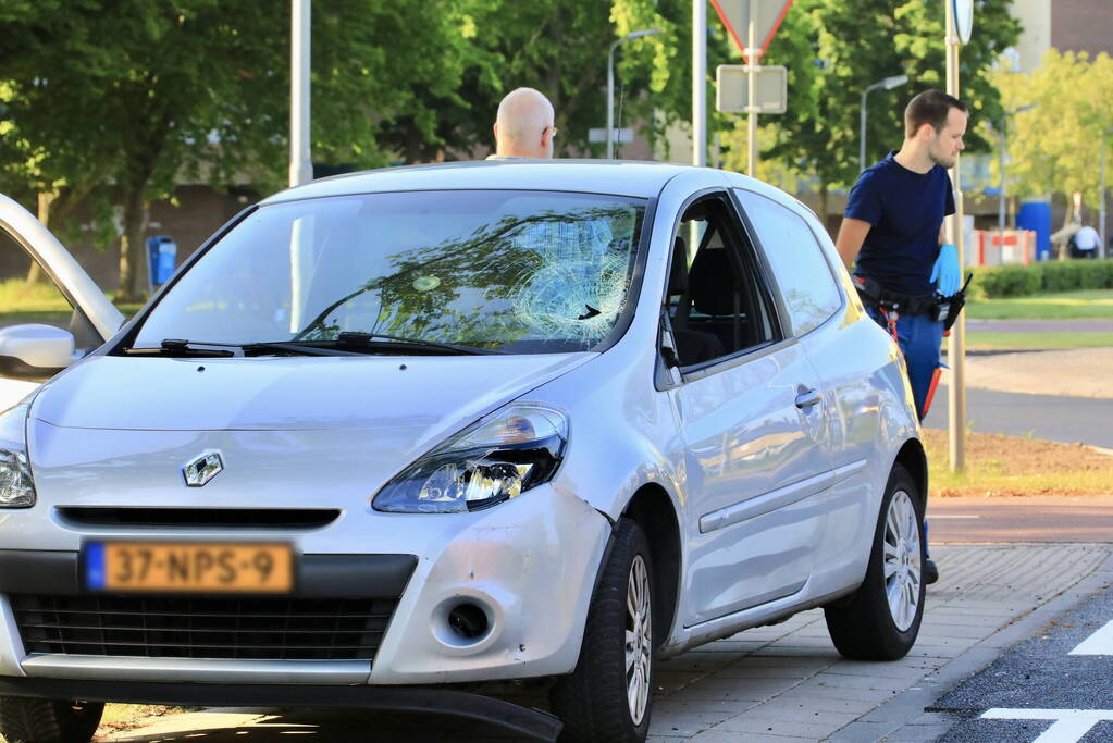 Scooter met twee opzittenden aangereden