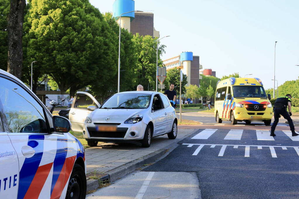 Scooter met twee opzittenden aangereden