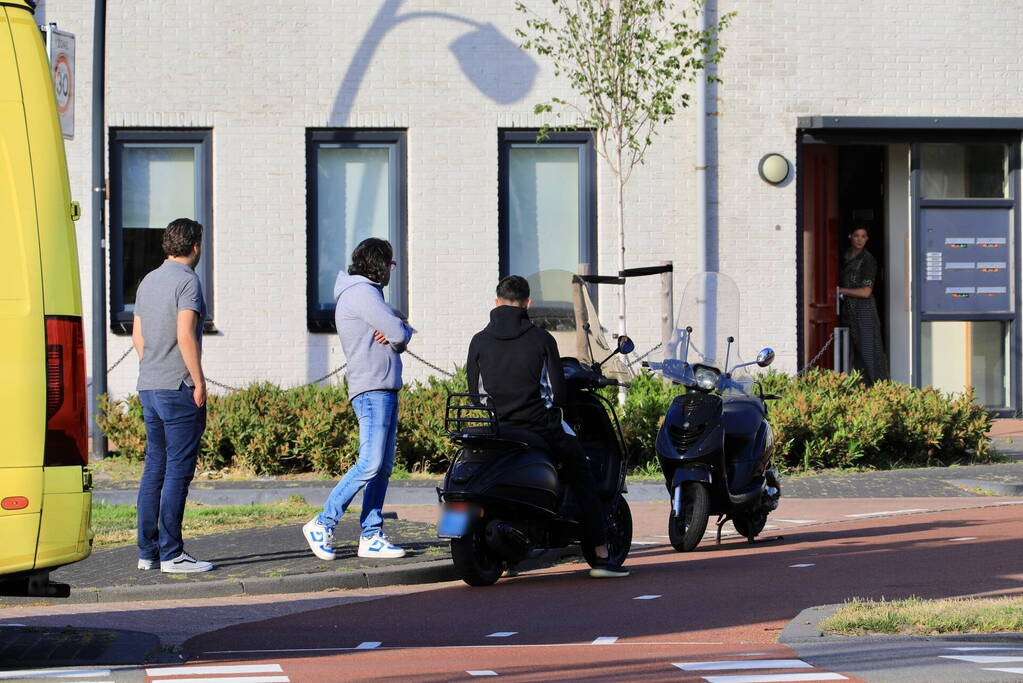 Beschonken scooterrijder gaat hard onderuit