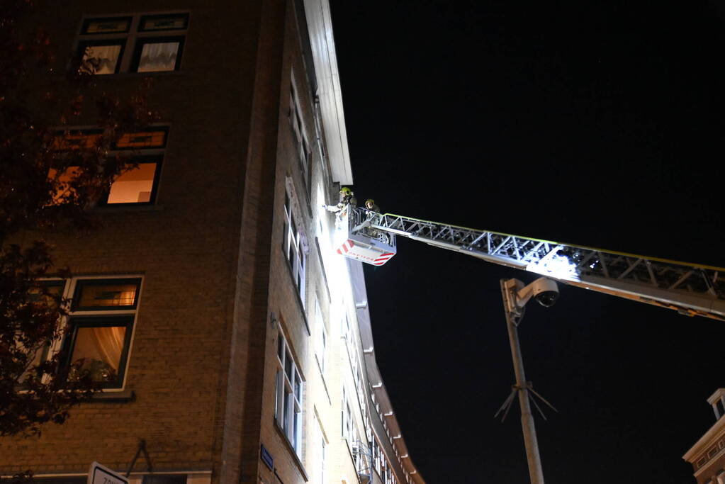 Gevaarlijke situatie door vallende stenen uit gevel