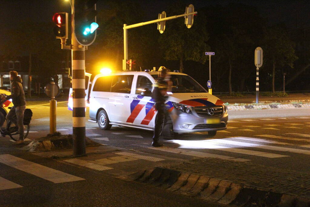 Fietser en automobilist botsen op elkaar