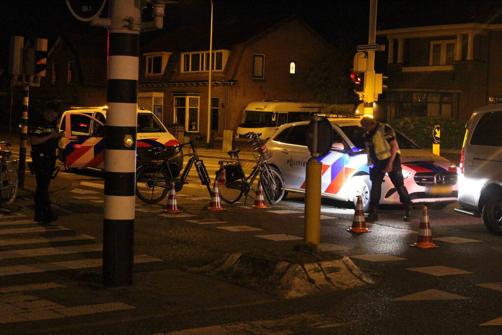 Fietser en automobilist botsen op elkaar