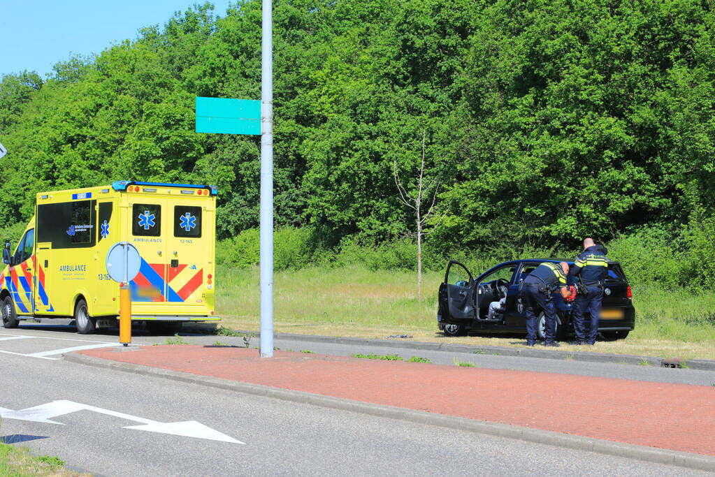 Auto's botsen op kruising in Gein