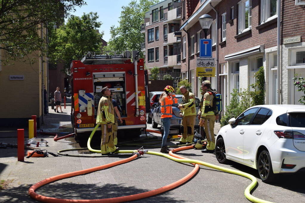 Veel schade vanwege brand op dak van woning