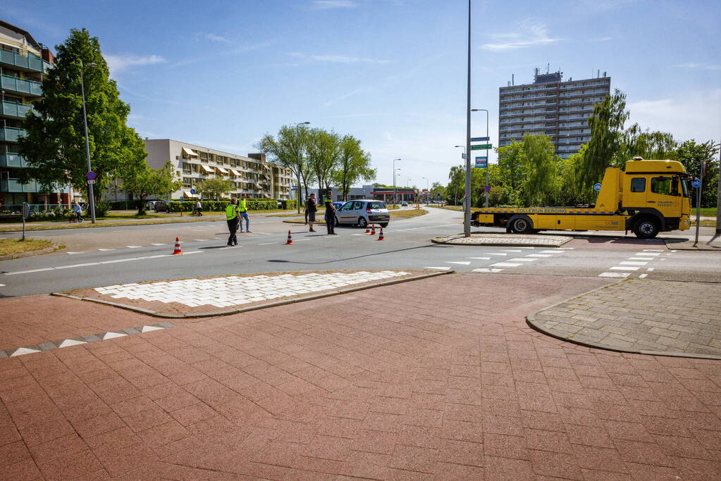 Veel blikschade bij botsing op kruispunt