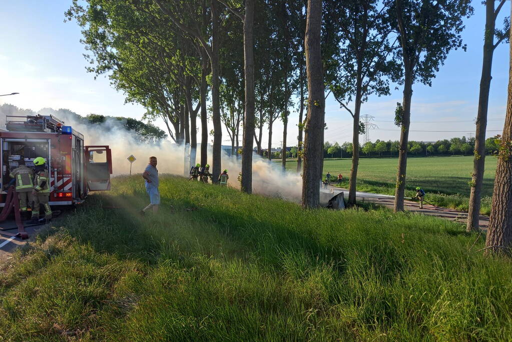 Brandende schuur veroorzaakt veel rook