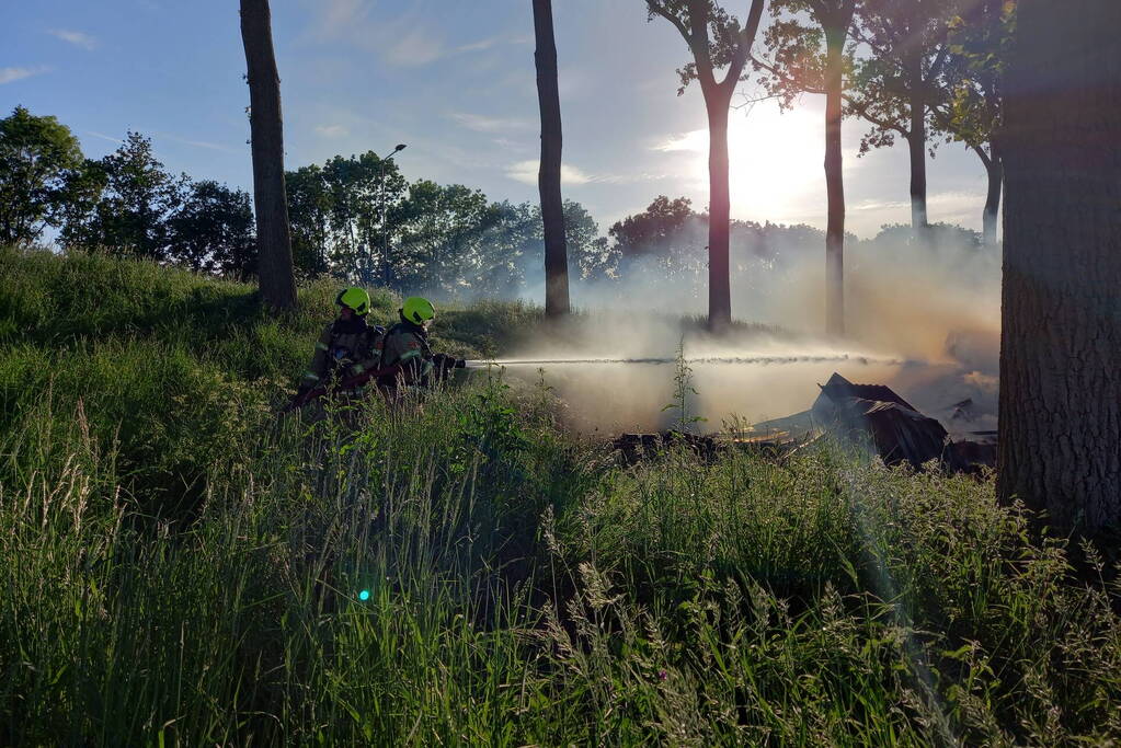 Brandende schuur veroorzaakt veel rook
