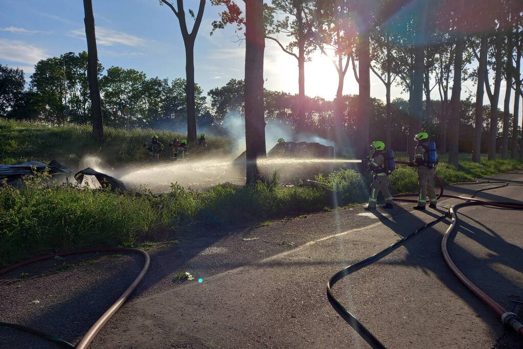 Brandende schuur veroorzaakt veel rook
