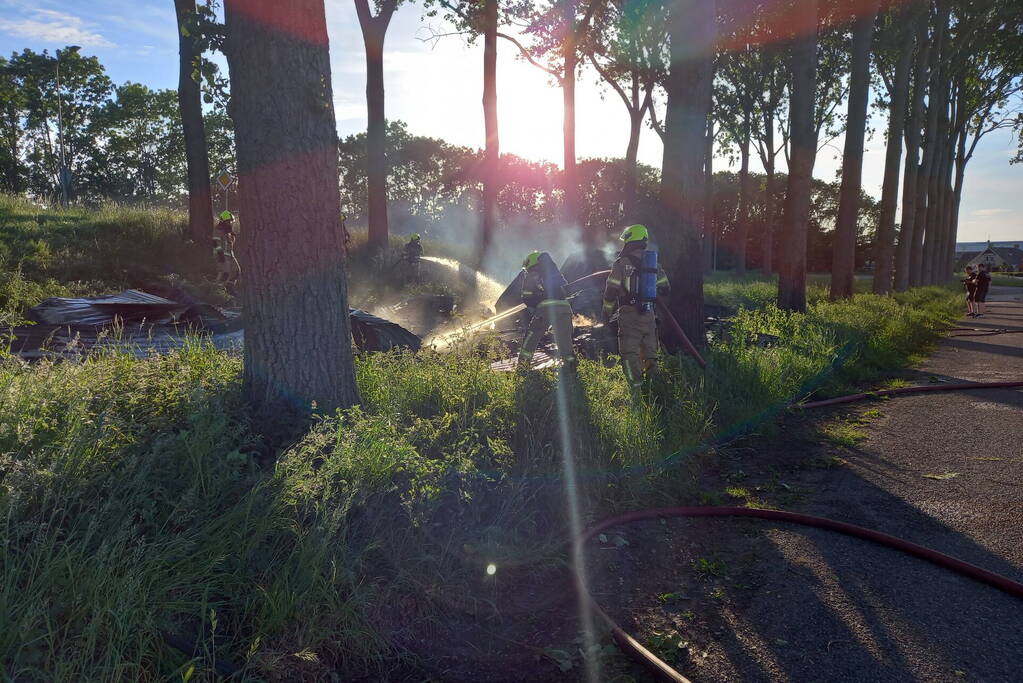 Brandende schuur veroorzaakt veel rook