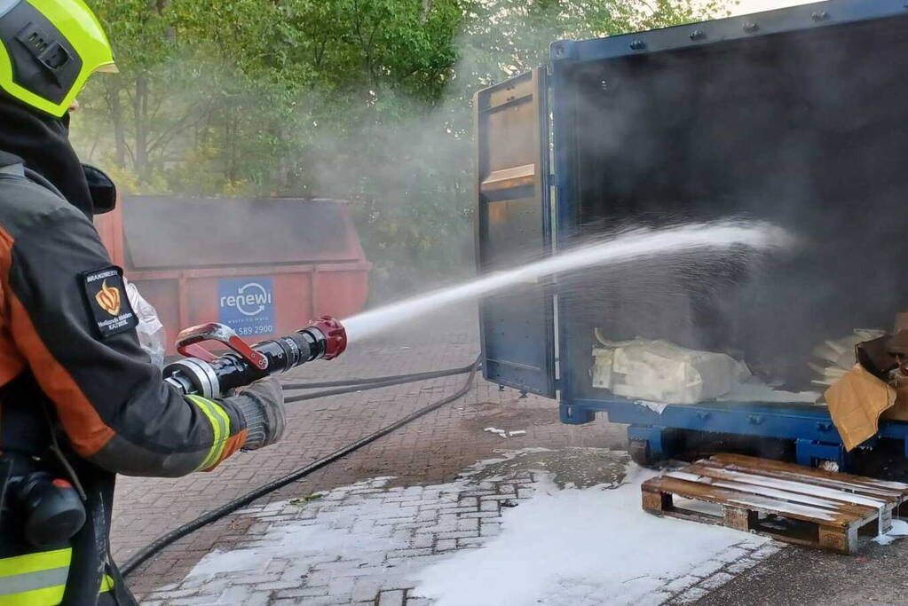 Veel rook bij brand in zeecontainer