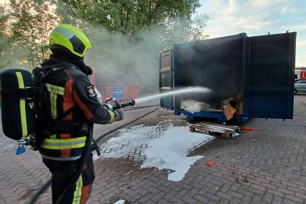 Veel rook bij brand in zeecontainer