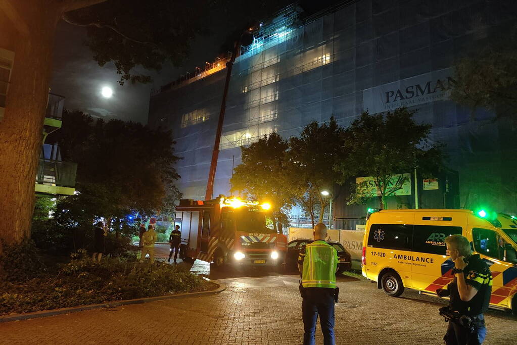 Bewerkingsmiddelen harddrugs aangetroffen na brand in flatwoning