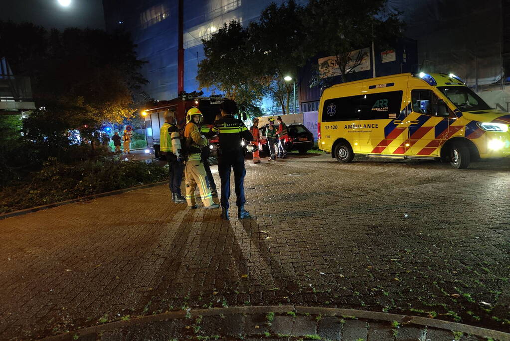 Bewerkingsmiddelen harddrugs aangetroffen na brand in flatwoning