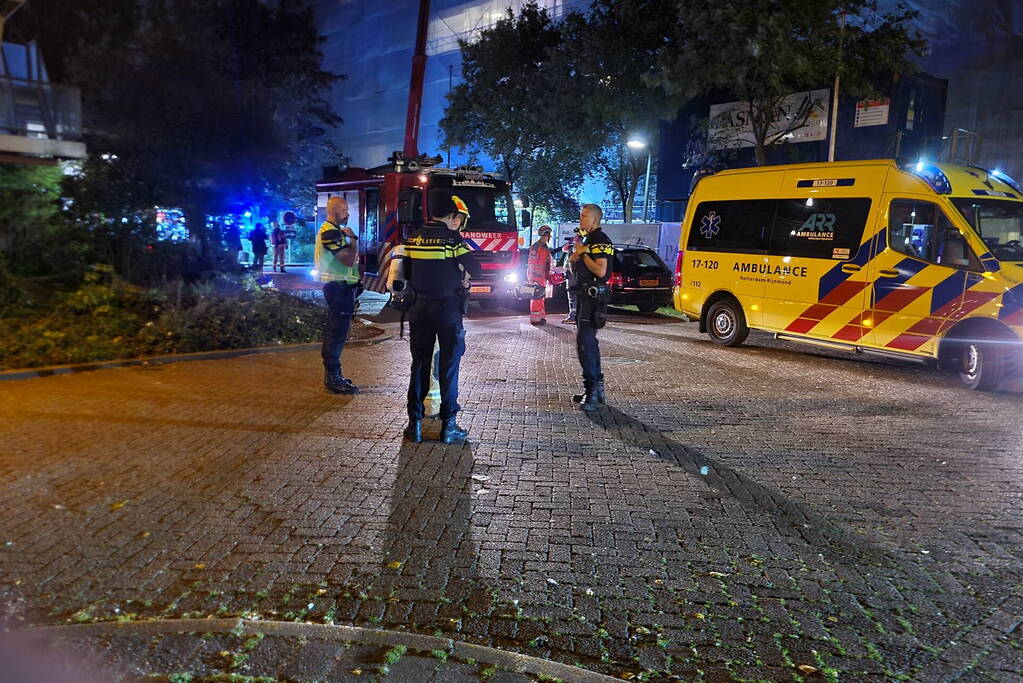 Bewerkingsmiddelen harddrugs aangetroffen na brand in flatwoning