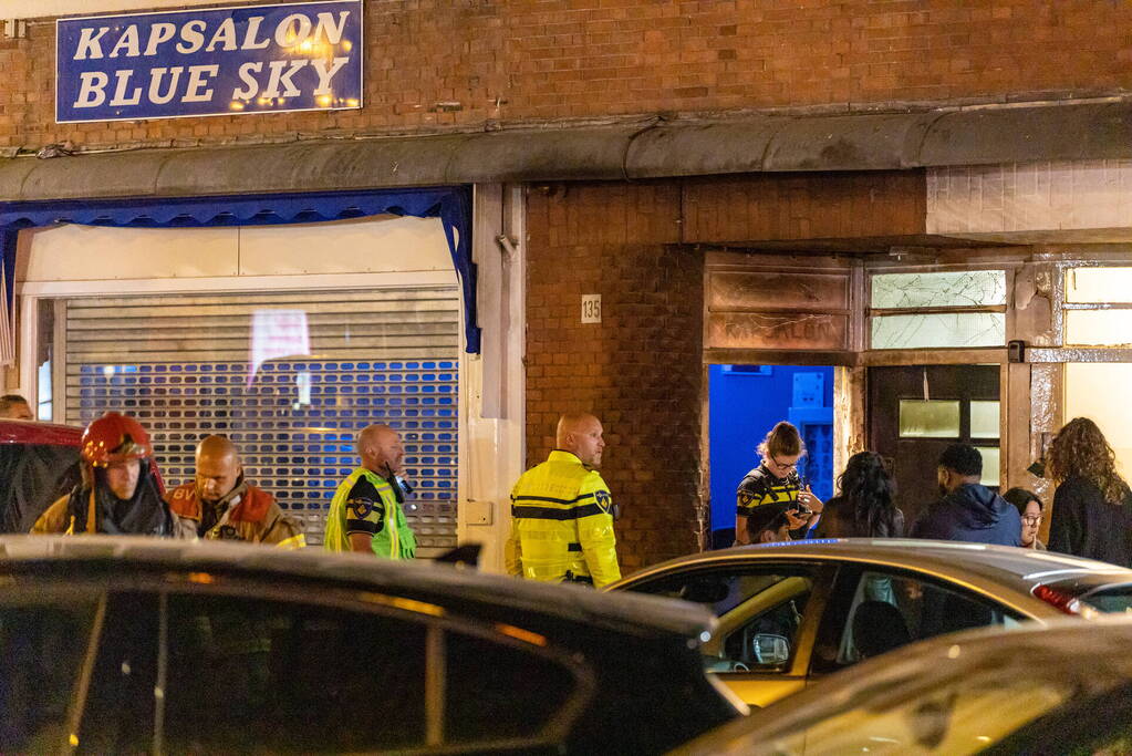 Aanslag met zwaar vuurwerk bij kapperszaak