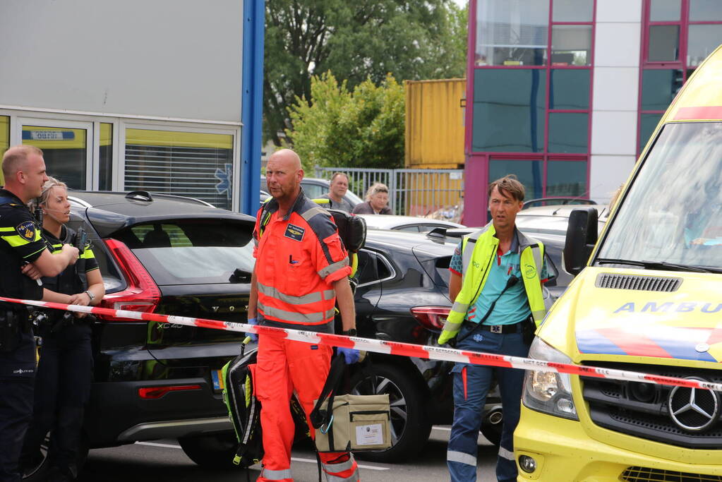 Gewonde bij steekpartij in bedrijfspand
