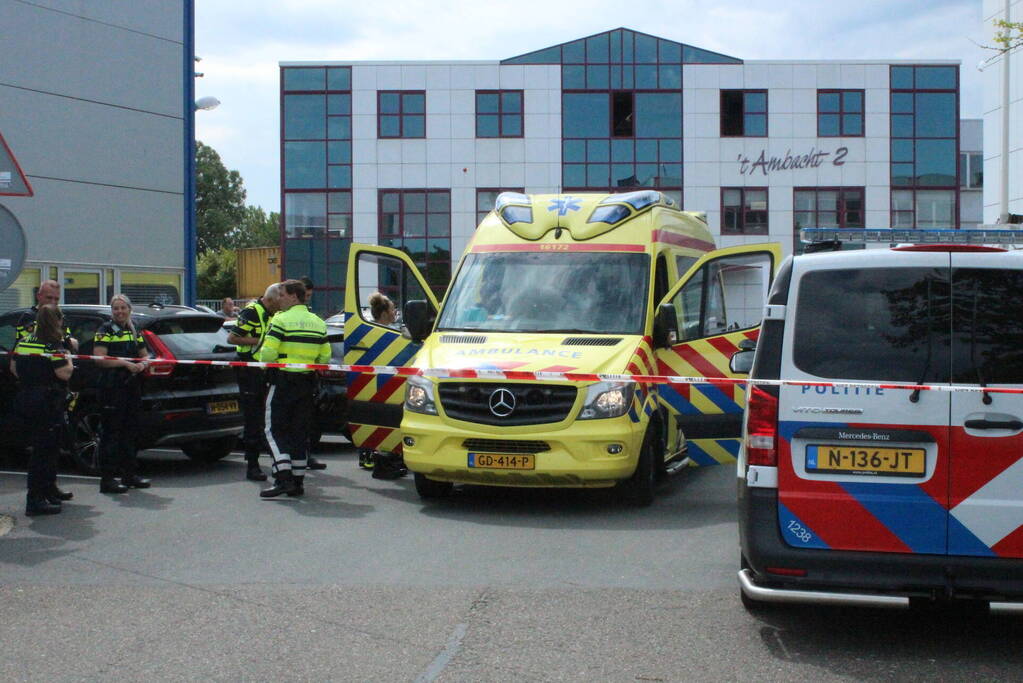 Gewonde bij steekpartij in bedrijfspand