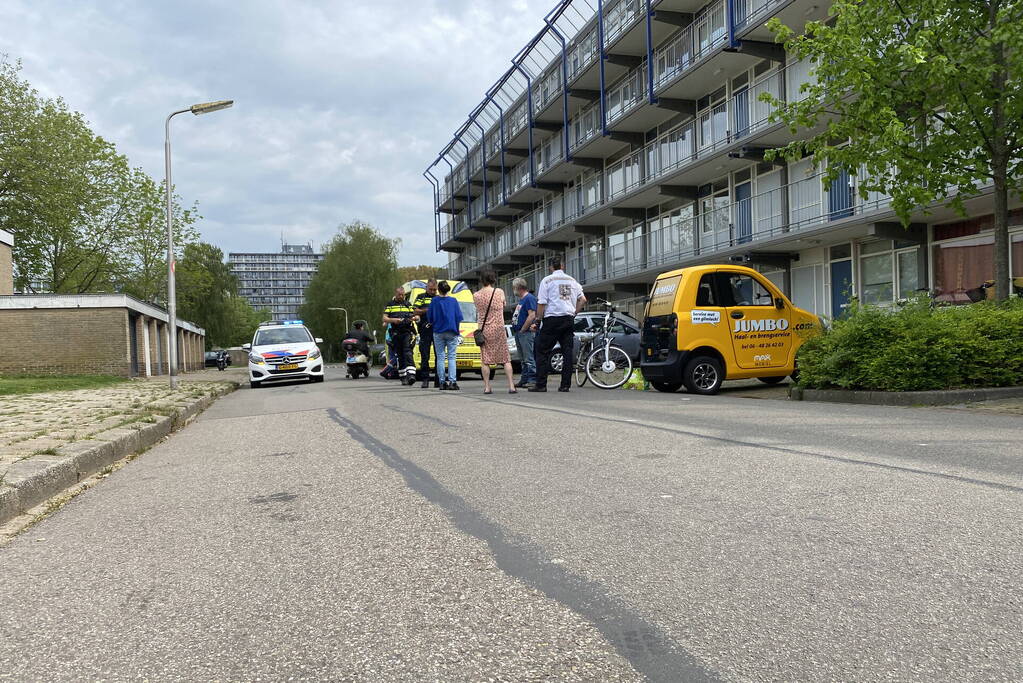Jumbo-bezorgmobiel in botsing met e-biker