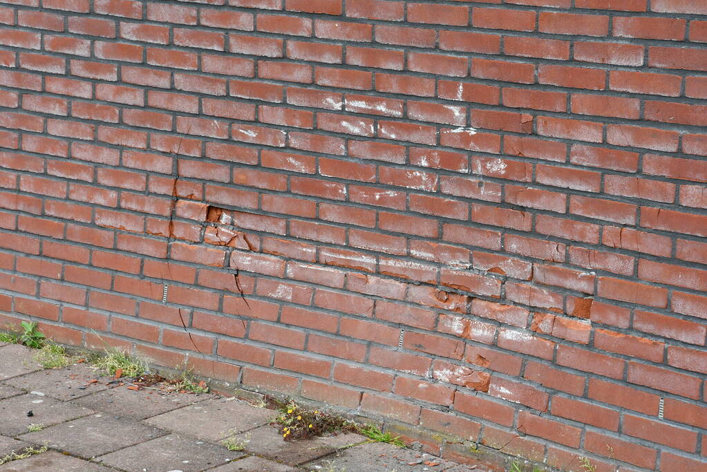 Flinke deuk in buitenmuur Woontex Slaapcomfort