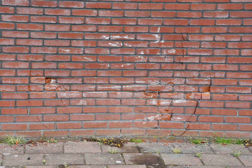 Flinke deuk in buitenmuur Woontex Slaapcomfort