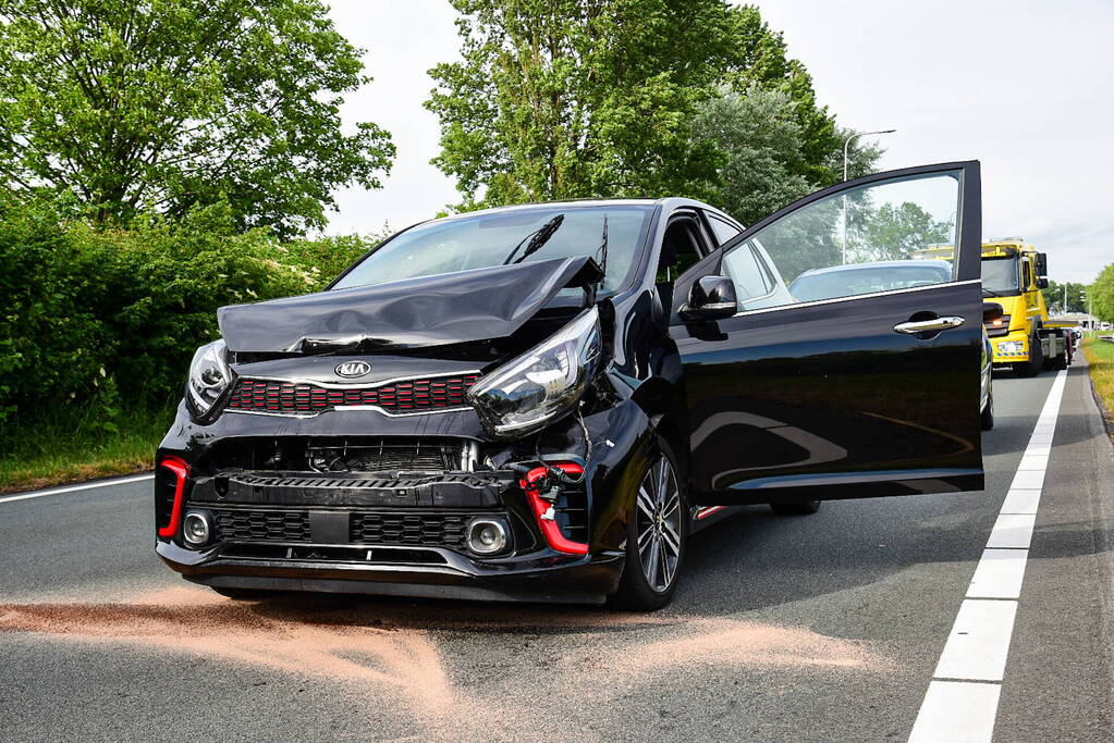 Automobiliste botst achterop Range Rover