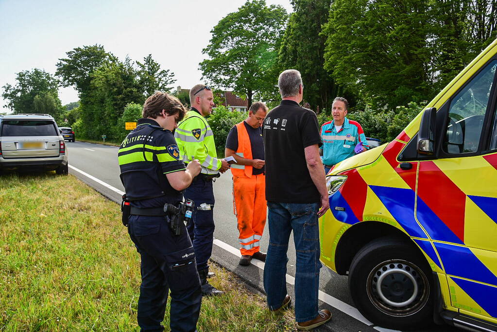 Automobiliste botst achterop Range Rover