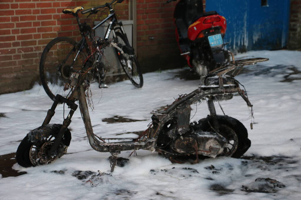 Scooter volledig verwoest vanwege brand