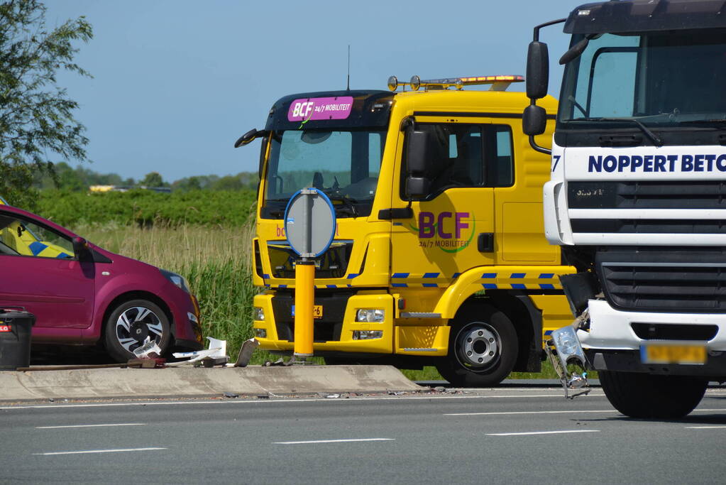 Vrachtwagen met betonmixer betrokken bij botsing