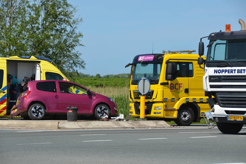 Vrachtwagen met betonmixer betrokken bij botsing